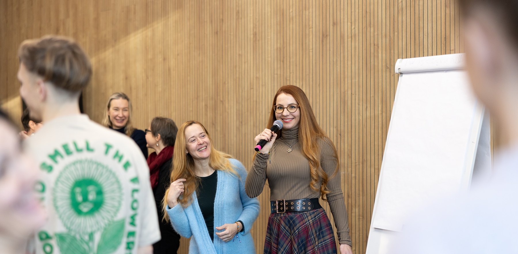 Simona veda gyvą Į Save užsiėmimą su dalyviais